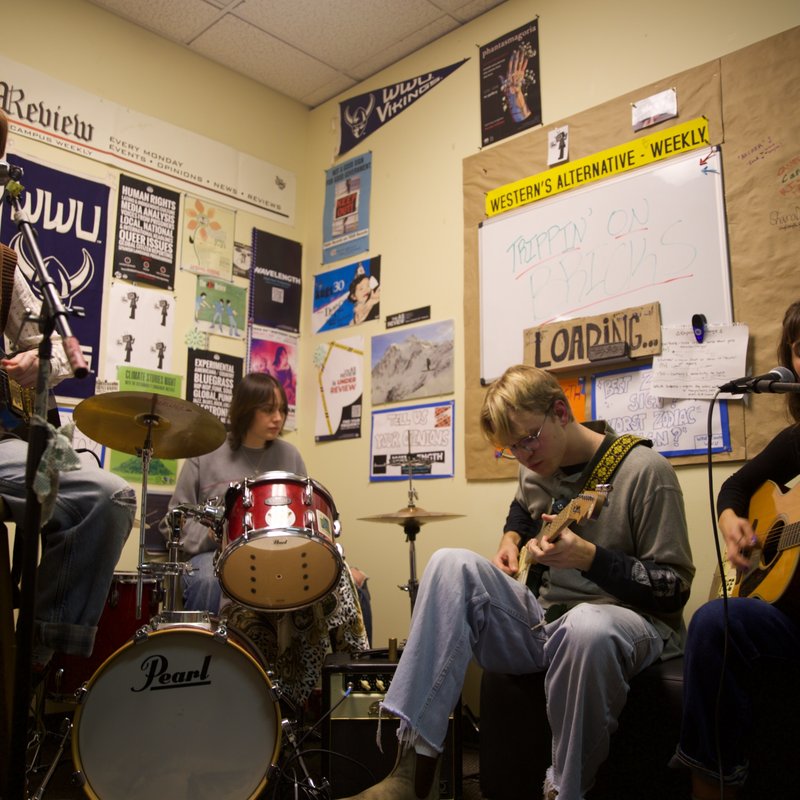 Soundwaves in the Wavelength office Ft. Bellflower
