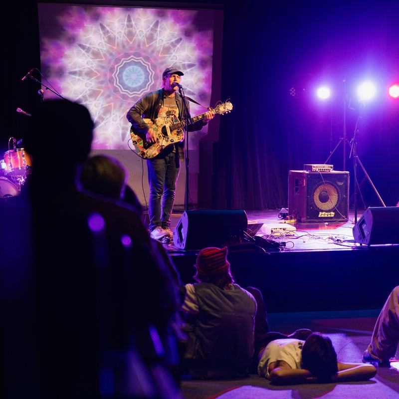 In Conversation with the Audience: The Impact of Jeffrey Lewis’ Artistic Intimacy